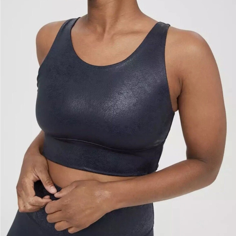 aerie Shimmer Scoop Neck Sports Bra in Black
